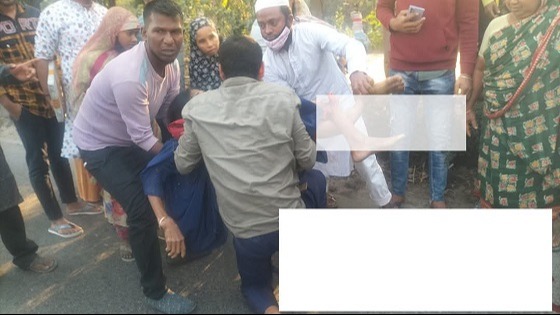 মহাসড়ক পার হতে গিয়ে বৃদ্ধা নারী আহত