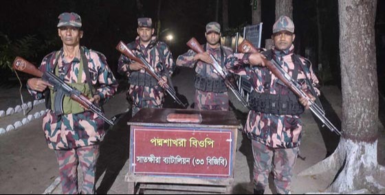 সাতক্ষীরায় বিজিবির অভিযানে ভারতীয় মালামাল আটক
