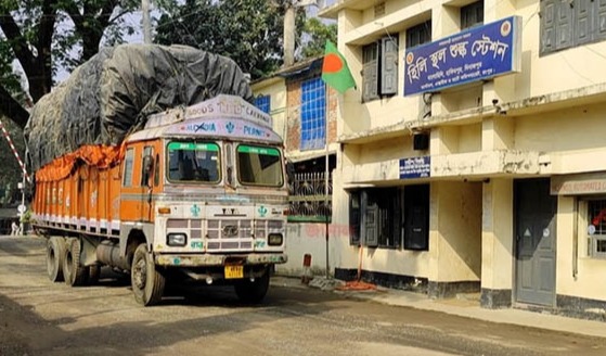 হিলি স্থলবন্দর দিয়ে আমদানি রফতানি শুরু