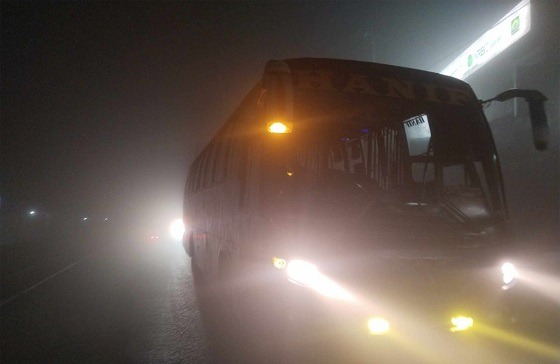 রাজারহাটে শৈত প্রবাহে মানুষ জুবুথুবু