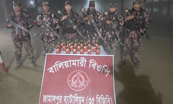 রাজিবপুর সীমান্তে মদ উদ্ধার