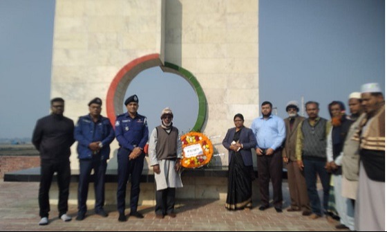 আশাশুনিতে মুক্তিযোদ্ধাদের স্মৃতি স্তম্ভ ও কবরে পুষ্পমাল্য অর্পন