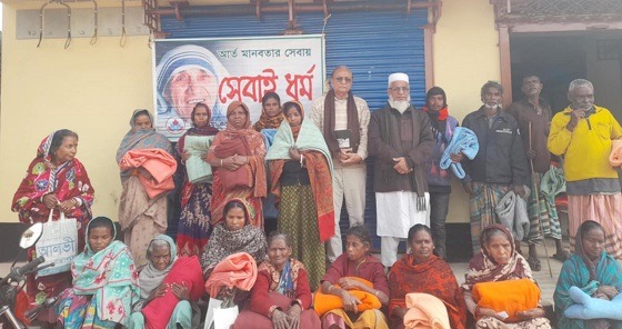 মান্দায় শীতার্ত মানুষদের কম্বল বিতরণ