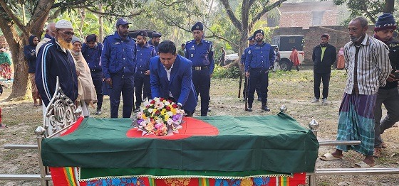 দেবহাটায় বীর মুক্তিযোদ্ধার রাষ্ট্রীয় মর্যাদায় দাফন