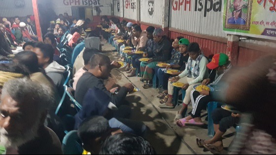 বীর শহীদদের স্মরণে মালখানগর বিএনপি'র দোয়া ও খাবার বিতরণ