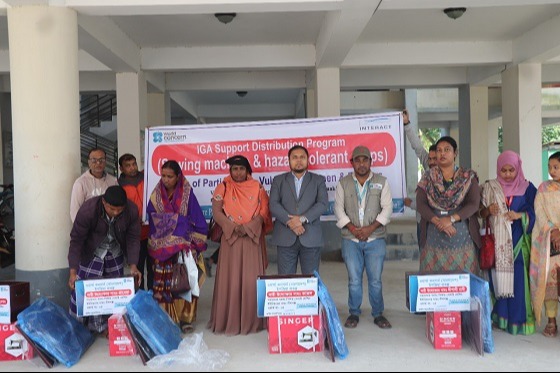 কলাপাড়ায় পিছিয়ে পড়া  জনগোষ্ঠীর নারীদের সেলাই মেশিন বিতরণ