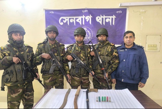 সেনবাগে অস্ত্র,গুলি ও ছোরা উদ্ধার