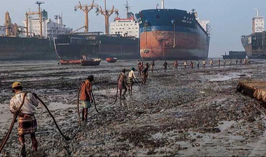 দেশের জাহাজ ভাঙ্গা শিল্পের ত্রাহি অবস্থা