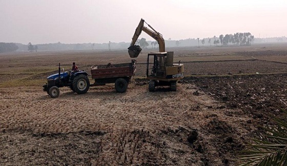 কালীগঞ্জে ফসলি জমির মাটি কাটার মহোৎসব
