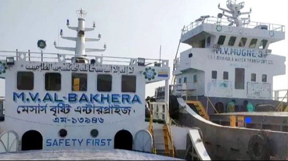 চাঁদপুরে পণ্যবাহী জাহাজে ডাকাতি ৭ জন খুন