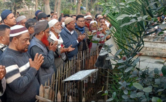 দিনাজপুরের মন্ত্রী খুরশিদ জাহান হক এর কবর জিয়ারত