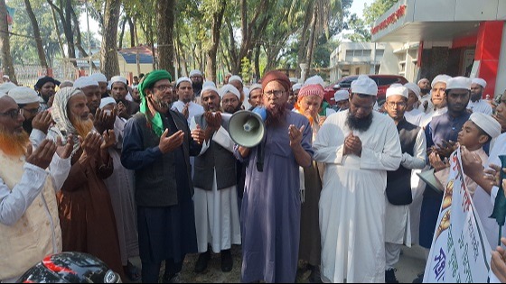 বিশ্ব ইজতেমা মাঠে খুনের প্রতিবাদে লালপুরে মানববন্ধন