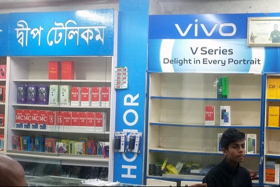 পাকুন্দিয়ায় তালা কেটে মোবাইল চুরি