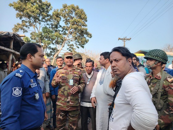 দৌলতপুরে কৃষকদের সড়ক অবরোধ