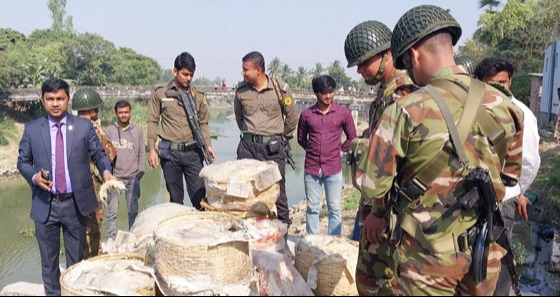 সিংড়ায় তিন সয়াবিন ব্যবসায়ীর ১৭ হাজার টাকা অর্থদন্ড