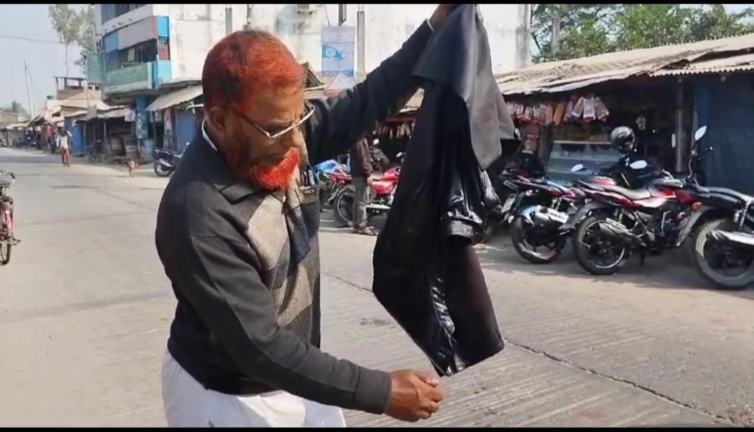 ক্ষেতলালে মুজিবকোট পুড়িয়ে পদত্যাগ করলেন আ.লীগ নেতা
