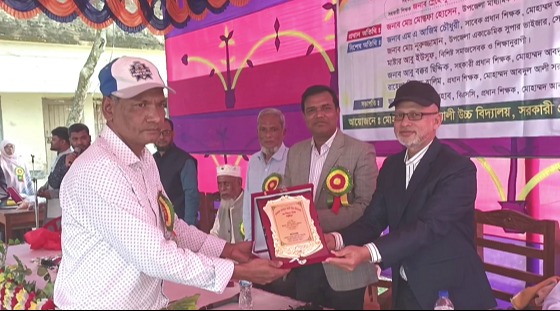 সেনবাগে শিক্ষককে বিদায়ী সংবর্ধনা প্রদান