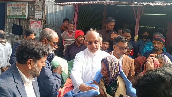 নাজিরপুরে শীতার্তদের মাঝে কম্বল বিতরন