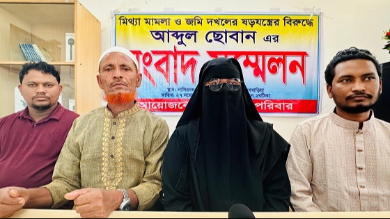 আওয়ামীলীগ সভাপতি বানিয়ে মামলায় ফাঁসানোর অভিযোগে