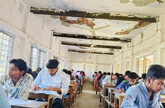 কালীগঞ্জে কলেজে ঝুঁকিপূর্ণ ভবনে চলছে শিক্ষা কার্যক্রম