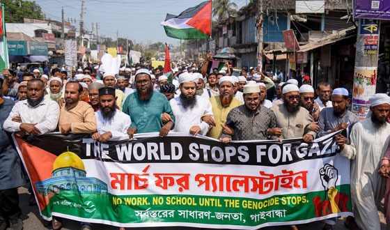 গাজায় হামলা বন্ধে গাইবান্ধায় ধর্মপ্রান মুসল্লীসহ ছাত্রছাত্রী ও জনতার বিক্ষোভ