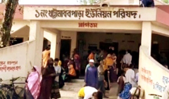 হাকিমপুরে ভিজিএফের চাল আত্মসাতের অভিযোগ প্যানেল চেয়ারম্যানের বিরুদ্ধে