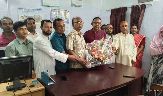 আমিরুন্নেছা মাধ্যমিক বিদ্যালয়ের নব নির্বাচিত এডহক কমিটির সভাপতি কে সংবর্ধনা
