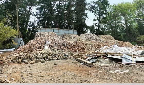 গজারিয়ায় গুঁড়িয়ে দেওয়া হলো একটি চুন কারখানা