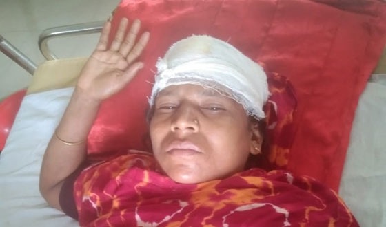 মোল্লাহাটে আদালতের রায়কে কেন্দ্র করে নারীকে হত্যা চেষ্টার অভিযোগ