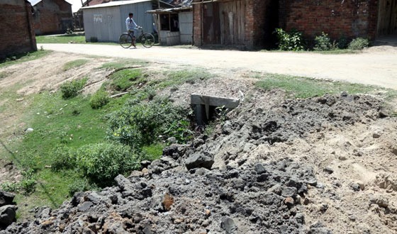 বিরলে পানি নিষ্কাশনের পথ মাটি দিয়ে ভরাটের অভিযোগ