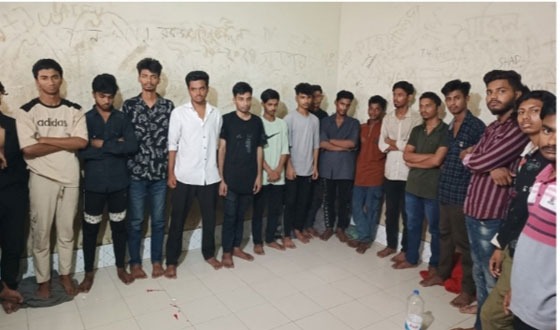 কুমিল্লায় পুলিশের অভিযানে কিশোর গ্যাংয়ের ১৮ সদস্য আটক