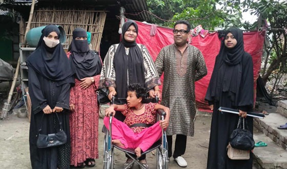 চাঁদপুরে প্রতিবন্ধীদের মাঝে বিজয়ী'র হুইল চেয়ার বিতরন