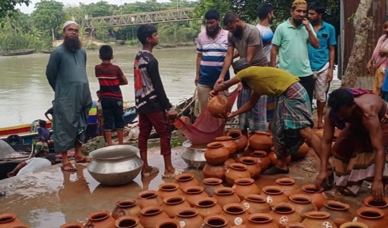 কাউখালীতে এক লাখ চিংড়ির রেণু পোনা জব্দ