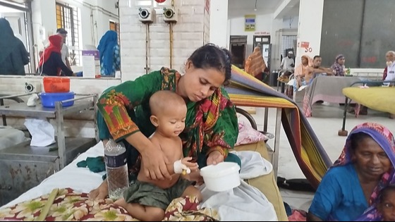 নড়াইলে ডায়রিয়া ও নিউমোনিয়ার প্রকোপ, ৬ বেডের বিপরীতে ভর্তি অর্ধশত রোগী