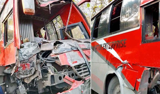 মহেশপুর গাছের সঙ্গে বাসের ধাক্কায় আহত ৬