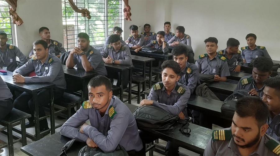 খুলেছে মাইলস্টোন কলেজ, শিক্ষার্থীদের মাঝে বেদনার চাপ