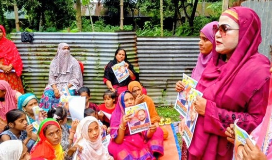 টাঙ্গাইলের  মগড়ায় উঠান বৈঠক শেষে টুকুর জন্য ভোট প্রার্থনা