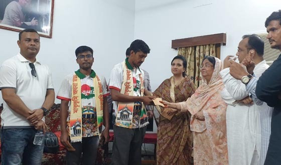 জুলাই বিপ্লবে আহত ৫ যোদ্ধাকে সম্মাননা প্রদান