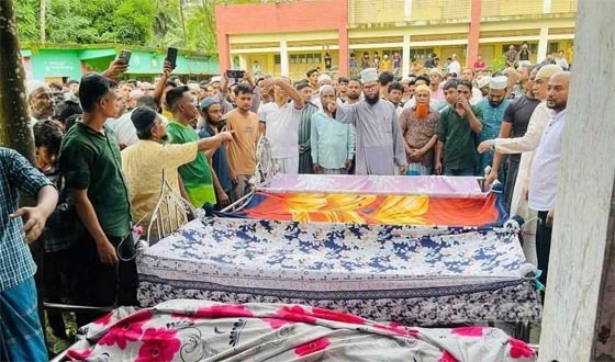 দুর্ঘটনায় নিহত একই পরিবারের ৭ জনের দাফন সম্পন্ন