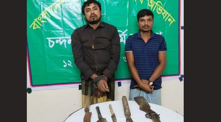 চন্দনাইশে  ইয়াবা ও অস্ত্রসহ আটক ২