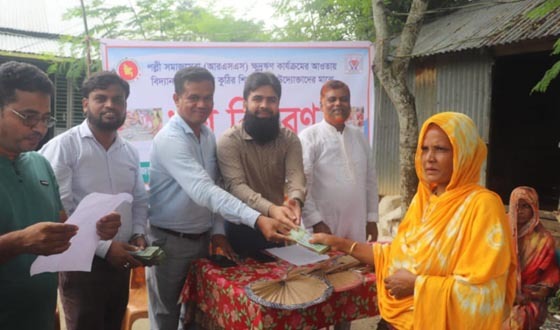ফুলবাড়ীয়ায় উদ্যোক্তাদের মধ্যে ঋণ বিতরন
