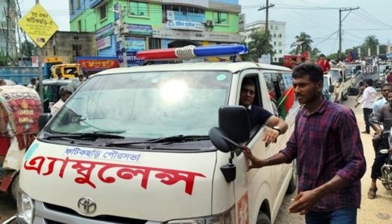 বিএনপির কর্মসূচিতে সরকারি অ্যাম্বুলেন্স, চালককে শোকজ