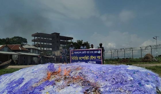 লৌহজংয়ে সোয়া ১৩ লাখ পিছ অবৈধ চিংড়ি রেনু, অবৈধ কারেন্ট জাল জব্দ