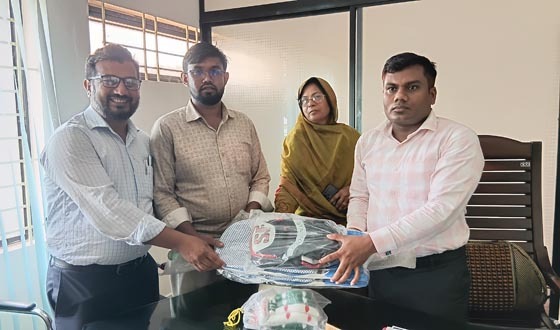ঝিনাইগাতীতে খেলাধুলার সামগ্রী বিতরণ
