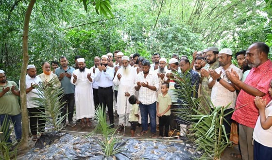 ফুলবাড়ীয়া প্রেসক্লাব নেতৃবৃন্দদের কবর জিয়ারত