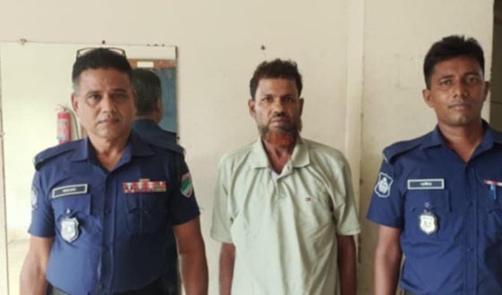 দৌলতপুরে মাদক চোরা কারবারির ছোঁড়া গুলিতে নারকোটিক্সের সোর্স গুলিবিদ্ধ, আটক ১