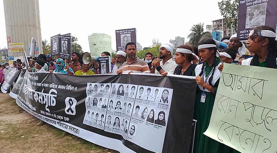 সিসি ক্যামেরার ফুটেজ প্রকাশ ও কোচিং বাণিজ্য বন্ধের দাবিতে অভিভাবকদের বিক্ষোভ