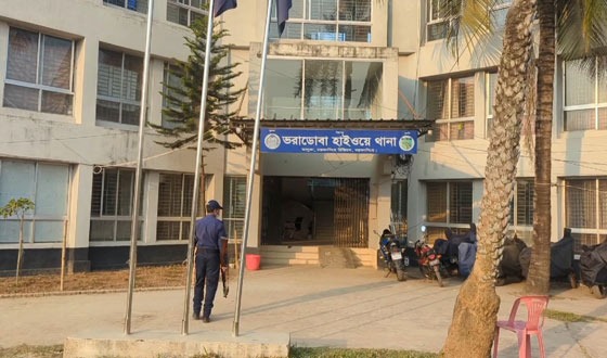 ভালুকায় সড়কে ঝরলো দুই প্রাণ