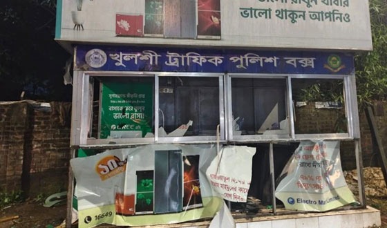 চট্টগ্রামে অটোরিকশার বিরুদ্ধে পুলিশের অভিযানে বাধা, ট্রাফিক বক্সে হামলা