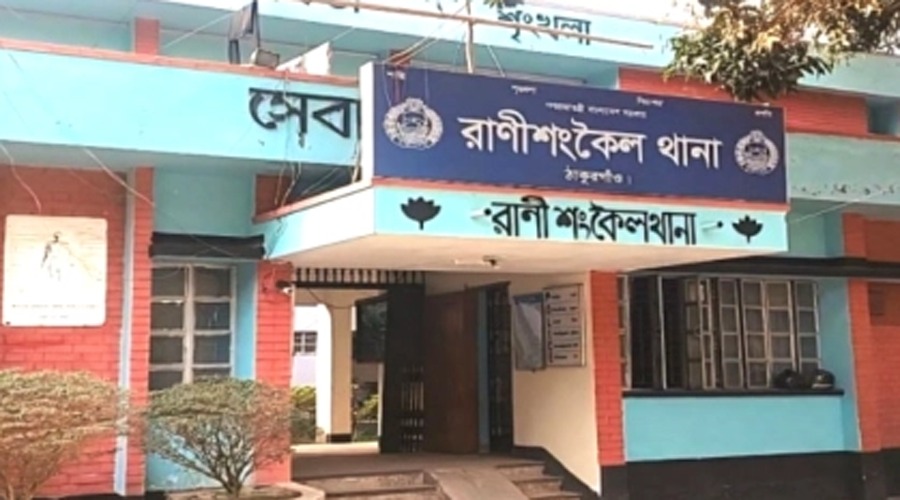 রাণীশংকৈল জগদল সীমান্তে মাদকসহ বিজিবির হাতে গ্রেফতার ২